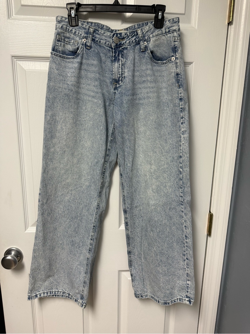 Light Wash women’s Straight-Leg Jeans - Casual Everyday Style